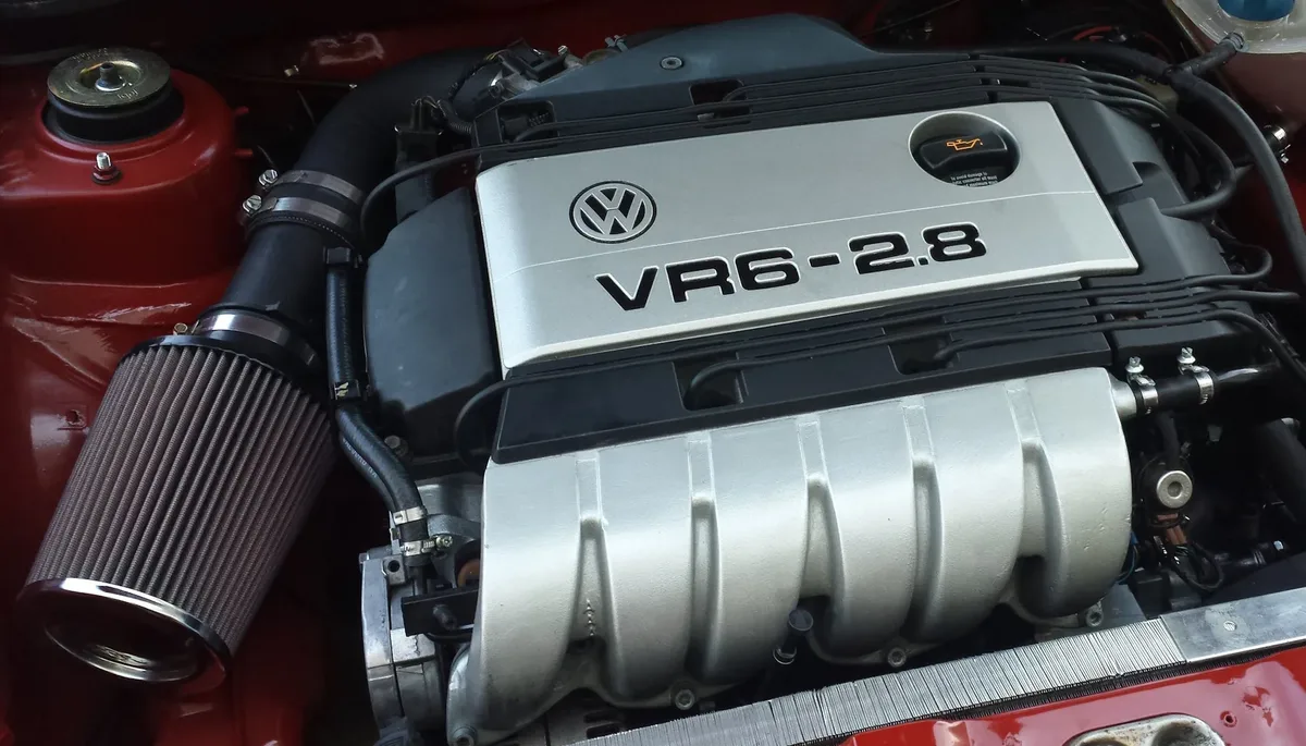 VR6 24-valve engine — dual overhead camshaft layout